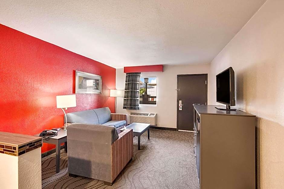 Clarion Inn & Suites Russellville I-40