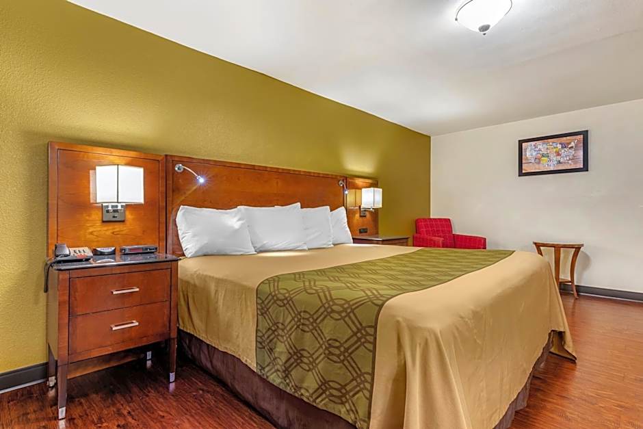 Rose City Inn & Suites