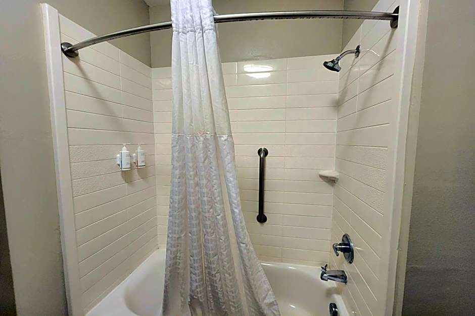 Days Inn & Suites by Wyndham Katy