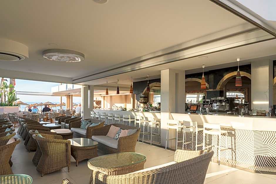 High Beach White - Adults Only