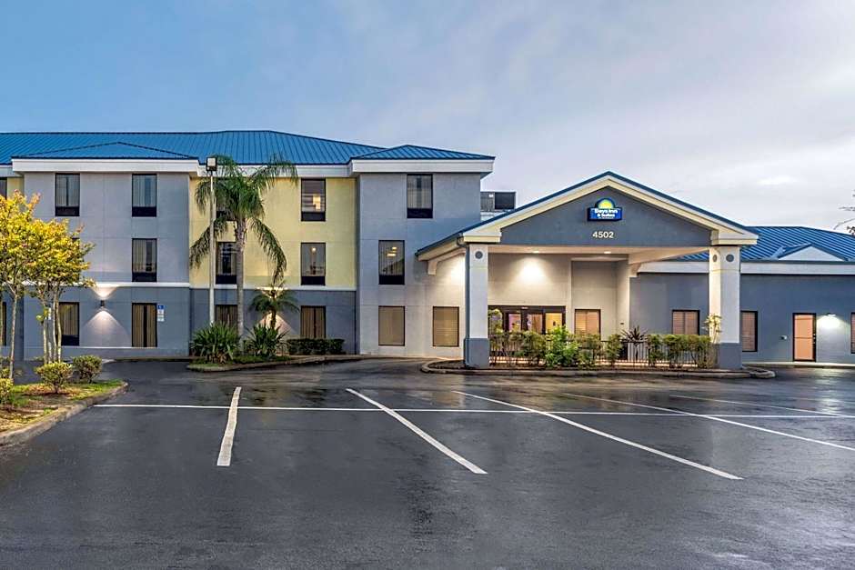 Days Inn & Suites by Wyndham Lakeland