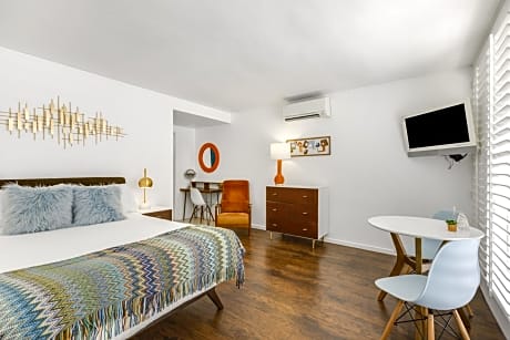 Standard Queen Room