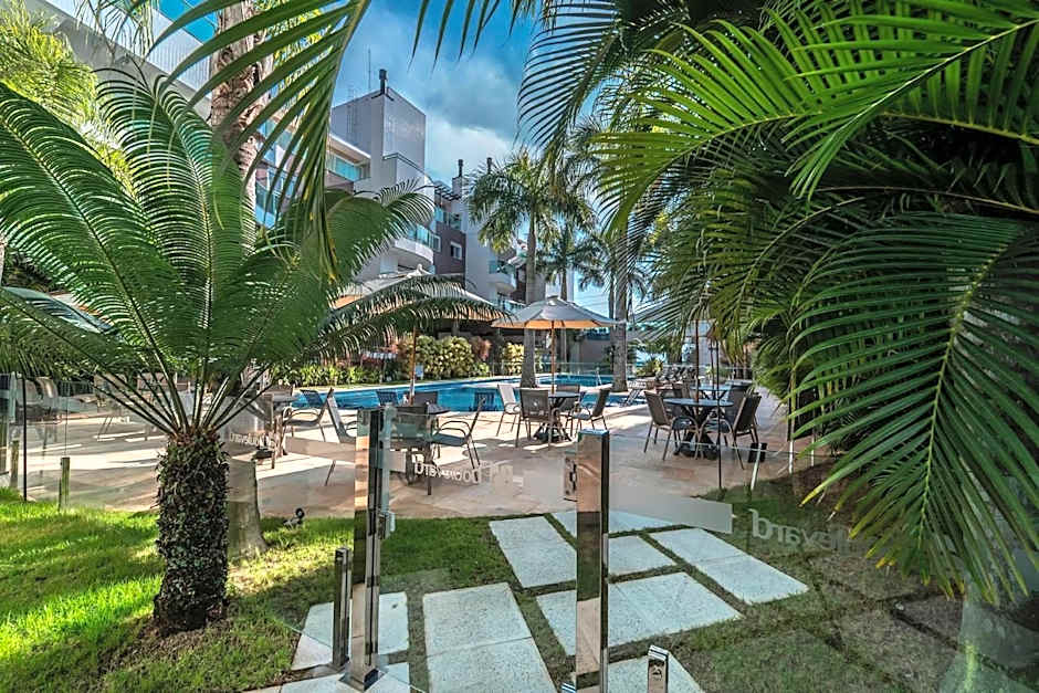 Boulevard 221D - Excelente apartamento em condomínio de luxo no centro de Bombinhas - Piscina - Jacuzzi - Academia - Portaria 24h - (Consultar serviços de roupa de cama e banho)