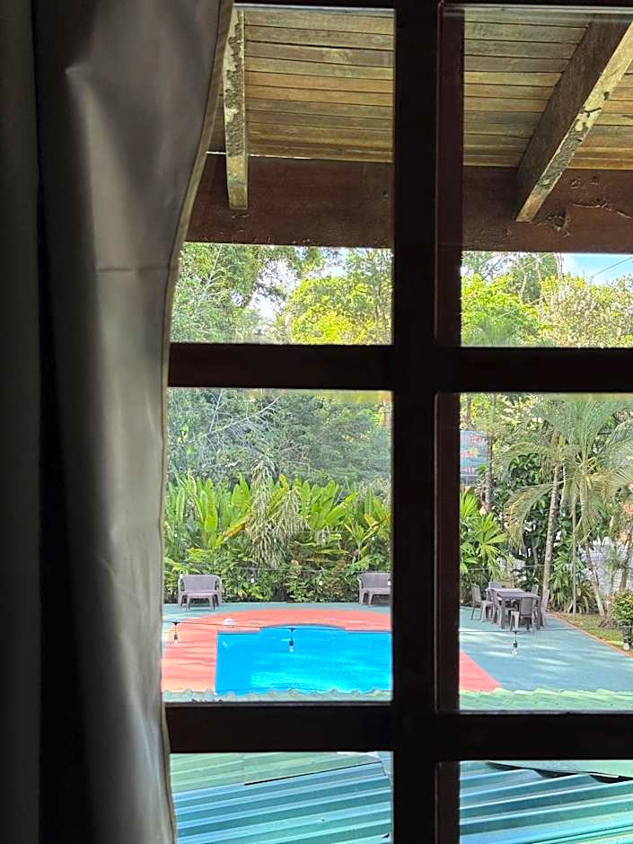 Hotel La Isla Inn