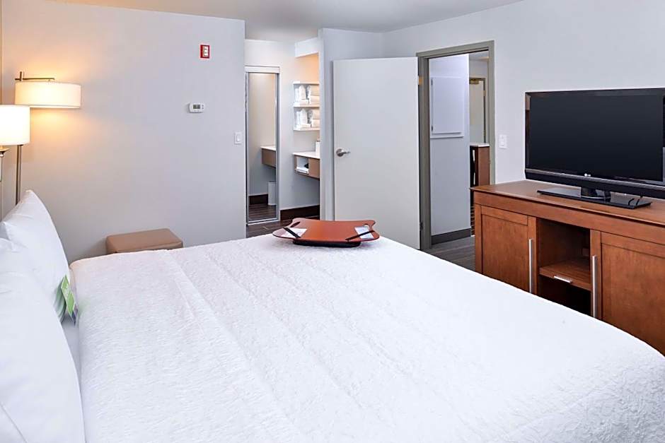 Hampton Inn & Suites By Hilton Calgary University Northwest