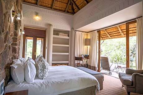 Deluxe King Suite