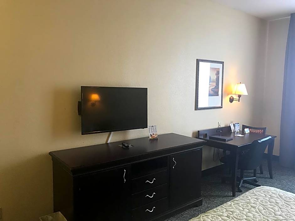 Days Inn & Suites by Wyndham Tucker/Northlake