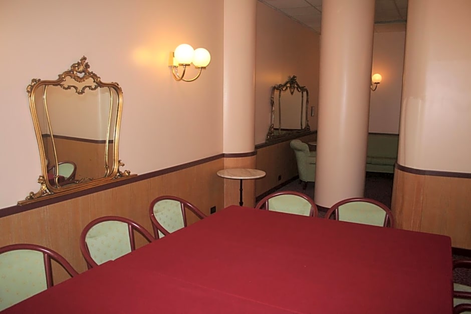 Albert Hotel