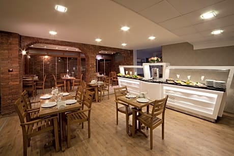 Walk In Hotel&Residence