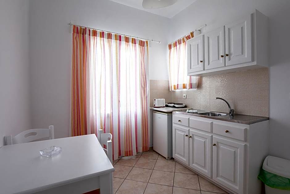 Eleftheria Hotel & Apartments