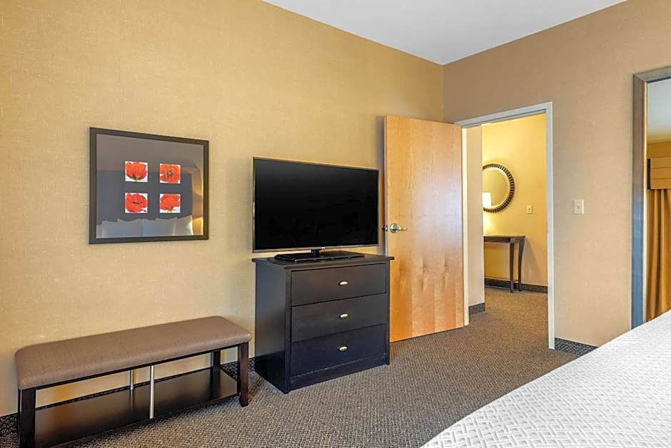 Cambria Hotel Akron - Canton Airport