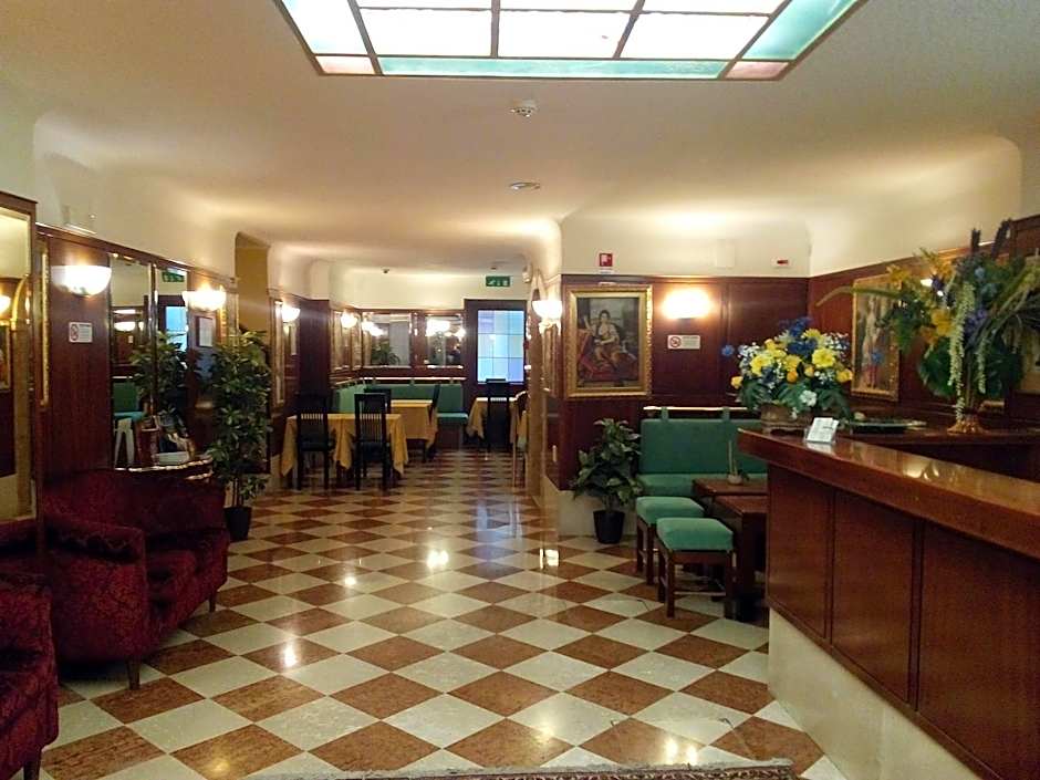 Hotel Diana