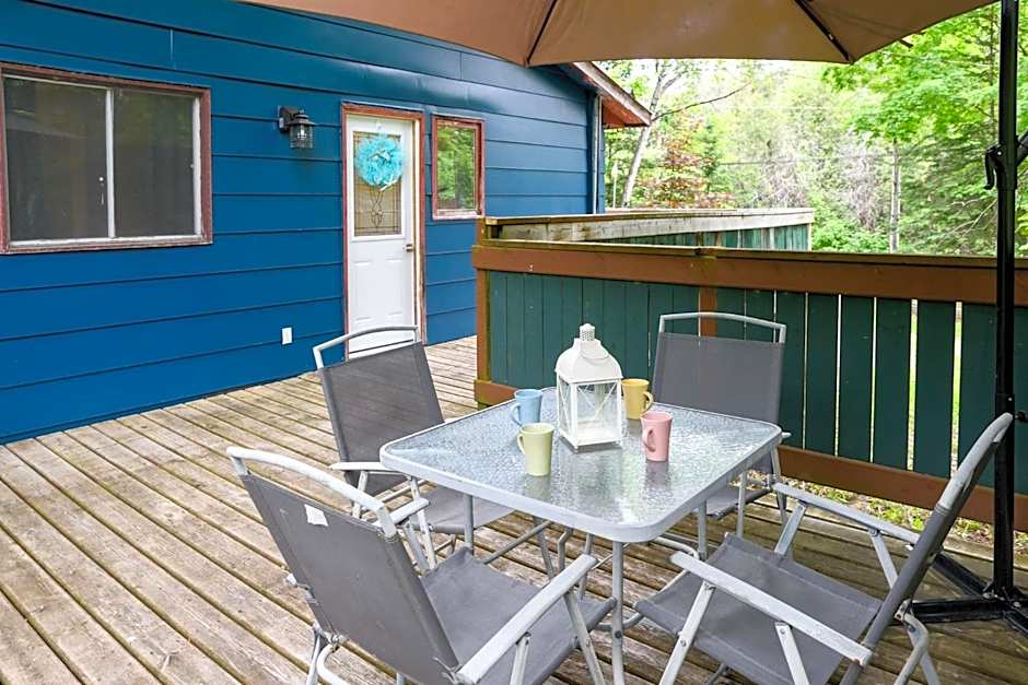 Cozy Cabin in the Forest w BBQ Firepit and More