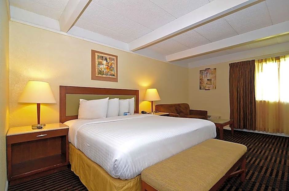 LEXINGTON INN & SUITES NW CHICAGO ELGIN