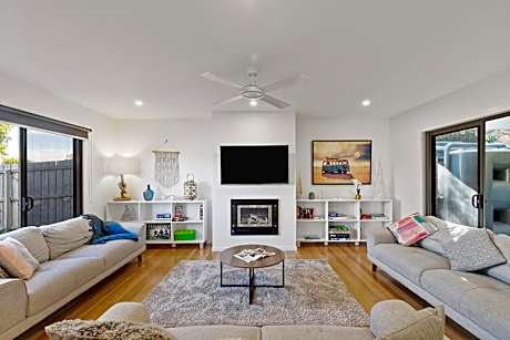 TORQUAY Relax and Unwind Beach 300m Table Tennis