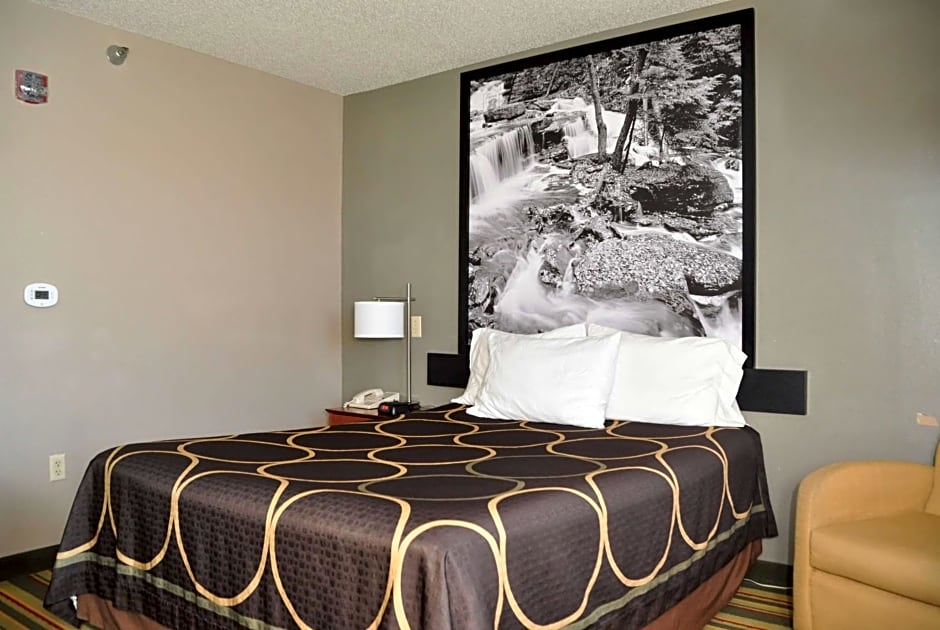 Super 8 by Wyndham Clearfield
