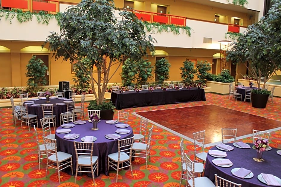 Holiday Inn Hotel & Suites Springfield, an IHG Hotel