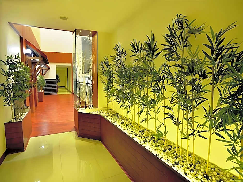 Hotel Marina Residency