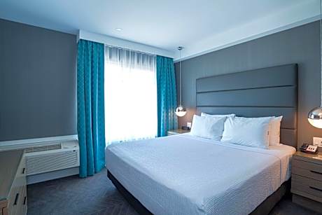 Signature Suite, 1 King Bed, Sofa Bed, Kitchen