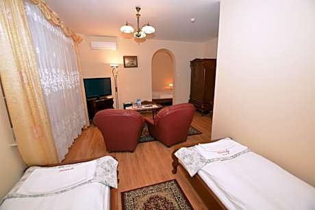 Triple Room (3 Adults)
