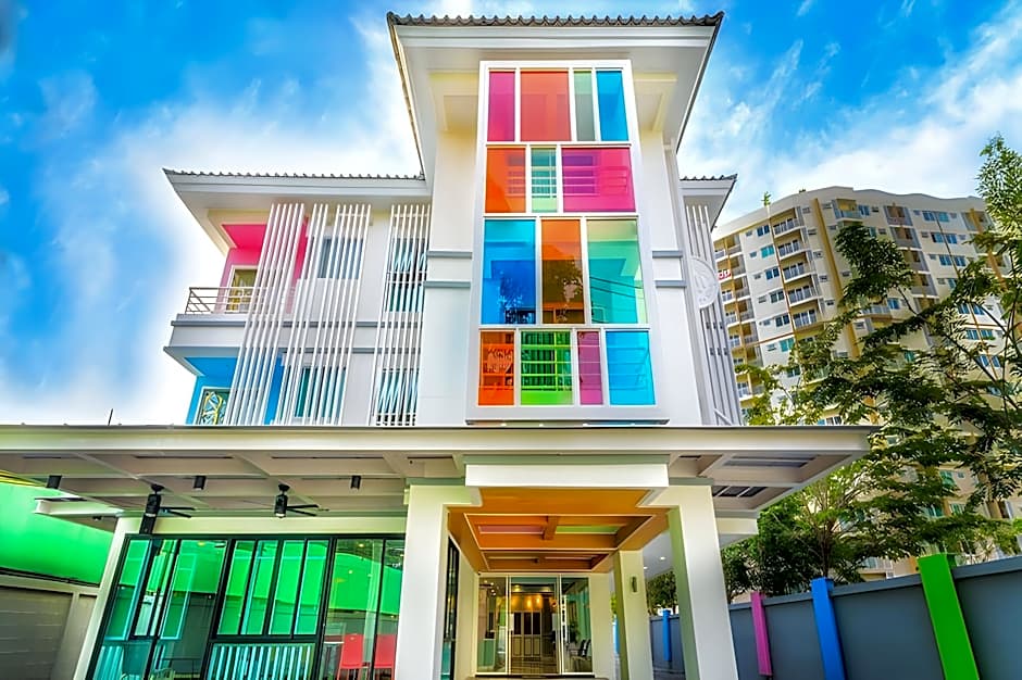 The Tint at Phuket Town Hotel