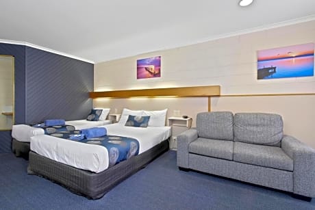 Deluxe Double or Twin Suite