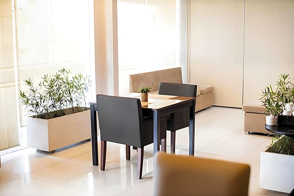 Holiday Suites Business District - Formerly Empire Suites Hotel