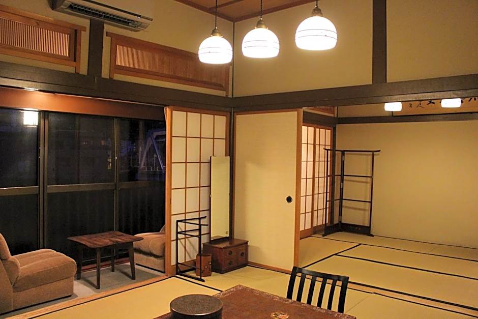 Historical Ryokan SENYUKAN