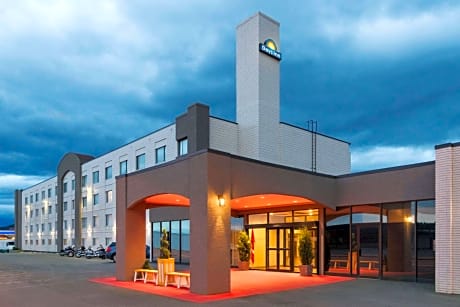 Days Inn & Conference Centre by Wyndham Cranbrook