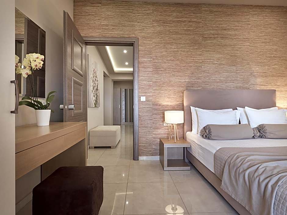 Koukounaria Hotel & Suites