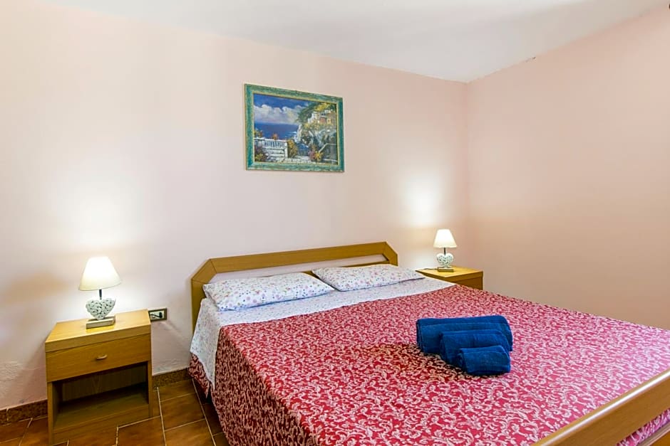 Appartamenti in Villa con ampio giardino esterno