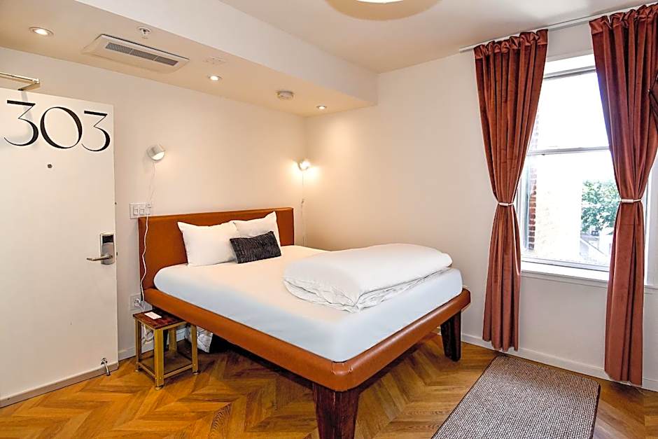 Highroad Hostel DC