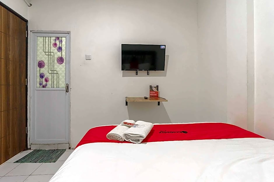 RedDoorz near Alun Alun Kota Serang