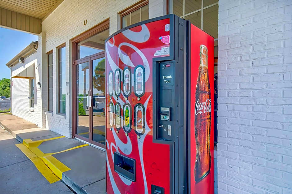 Motel 6-Grand Rivers, KY