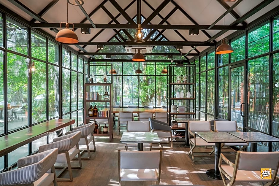 Grand Riverside Hotel