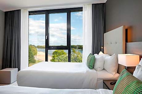 Standard Twin Room with Lake View