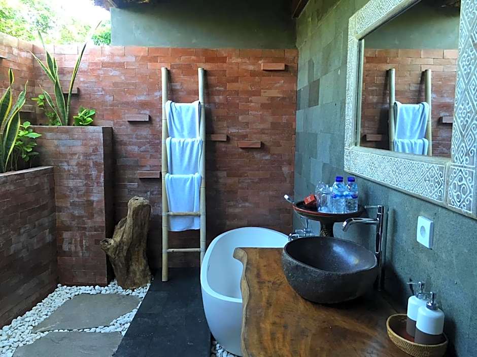 Flower Bud Bungalow Balangan