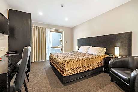 Executive Studio - Non-Smoking