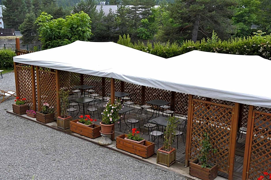 Hotel Bucaneve
