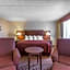 Quality Inn & Suites Bay Front