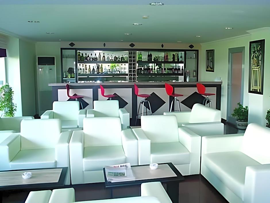 Lara Dinc Hotel