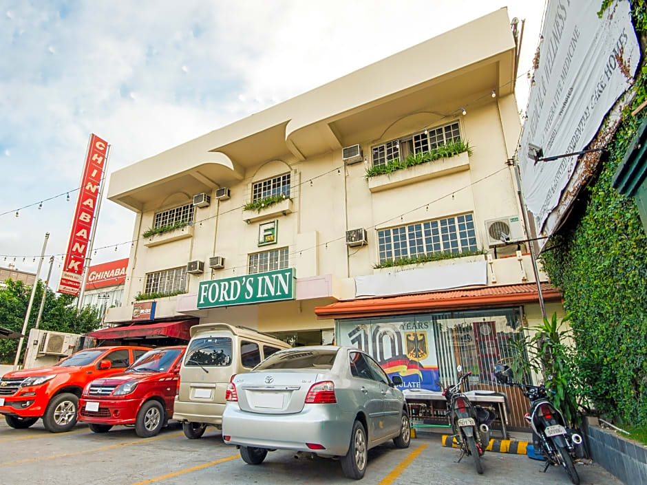 Vaccinated Staff - Capital O 465 Ford's Inn