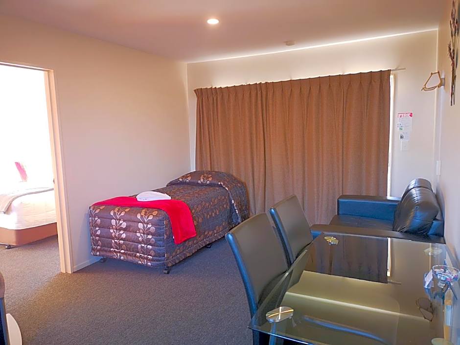 Aston Court Motel