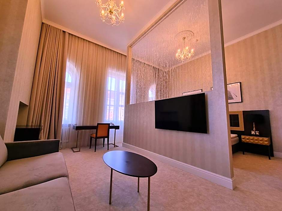 Tiffi Old Town Hotel