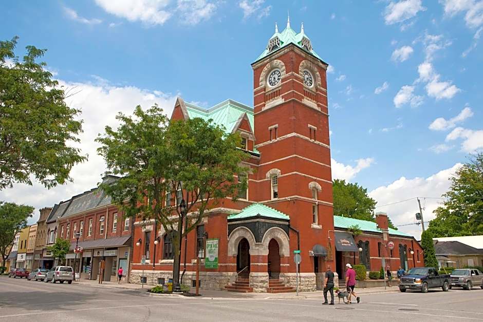 Holiday Inn Express - Strathroy By IHG