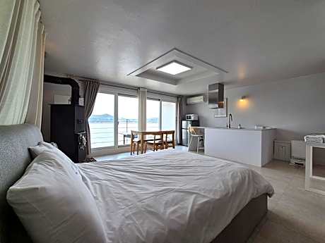 Double Room with Balcony and Sea View