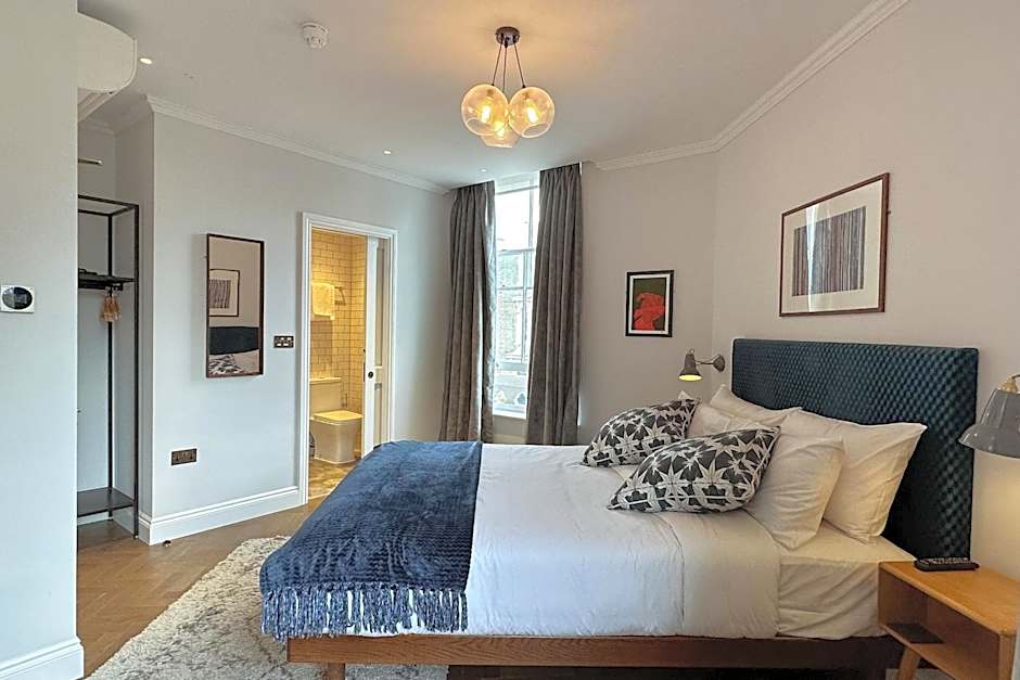 THE KNIGHT OF NOTTINGHILL