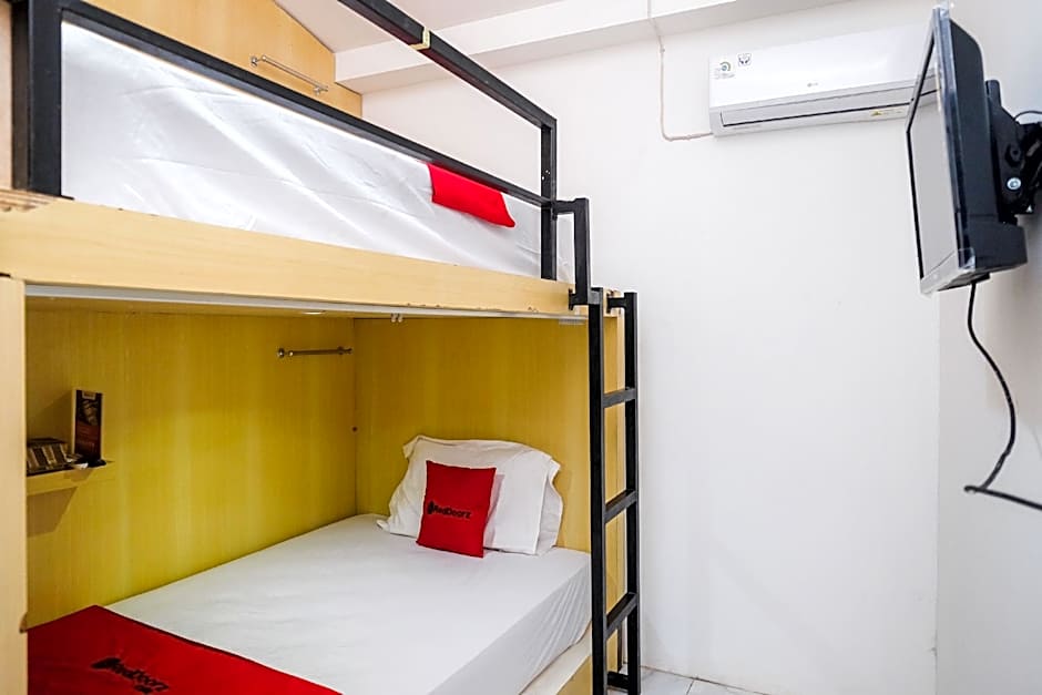 RedDoorz Hostel near Lawang Sewu Semarang