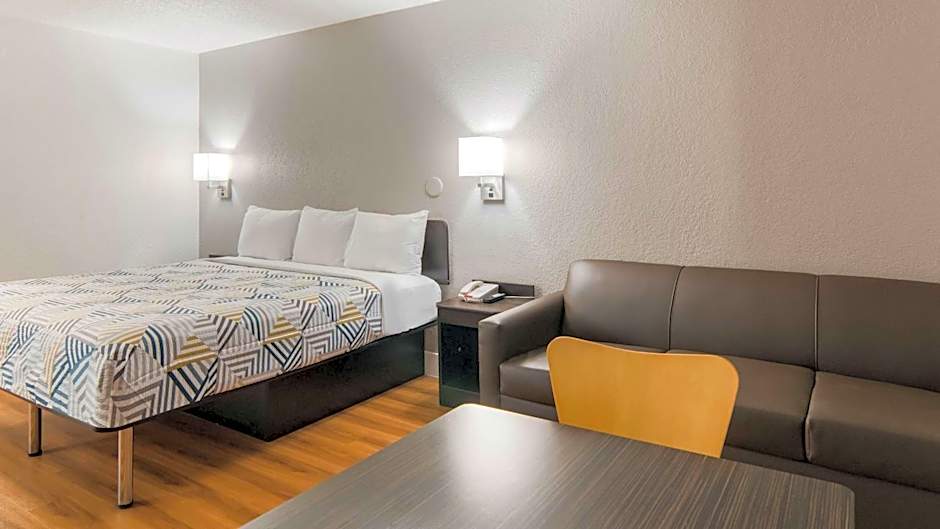 Motel 6-Addison, TX - Dallas