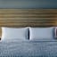 Holiday Inn Express and Suites Staunton By IHG